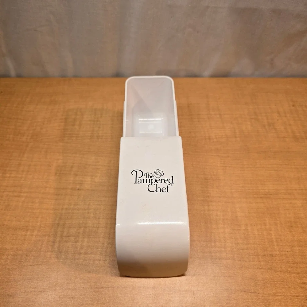The Pampered Chef Adjustable Measuring Cup Scoop 1/8 - 1/2‎ or 25ml to 125ml